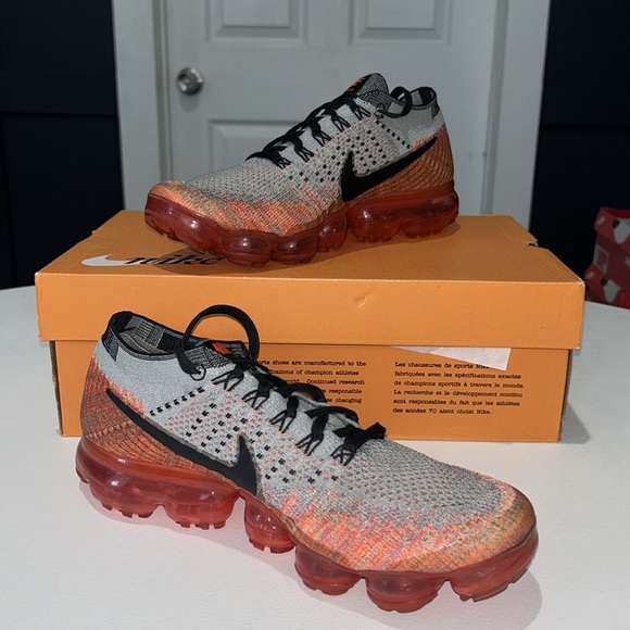 Nike Air VaporMax “Wolf Grey Bright Crimson” Women’s Size 9 - Picture 2 of 9